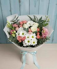 Букет цветов из:  Розы, Лизиантусы и Хризантемы в Зверево