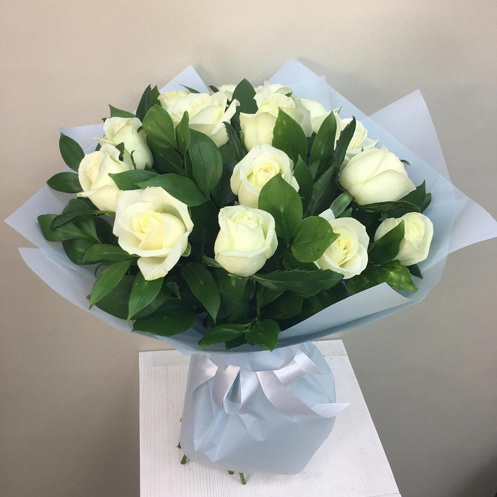 Букет 15 Белых роз Проуд в Зверево