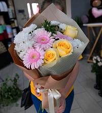 Букет цветов из:  Герберы, Розы и Хризантемы в Зверево