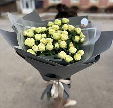 Букет Белые кустовые розы Солинеро в Зверево