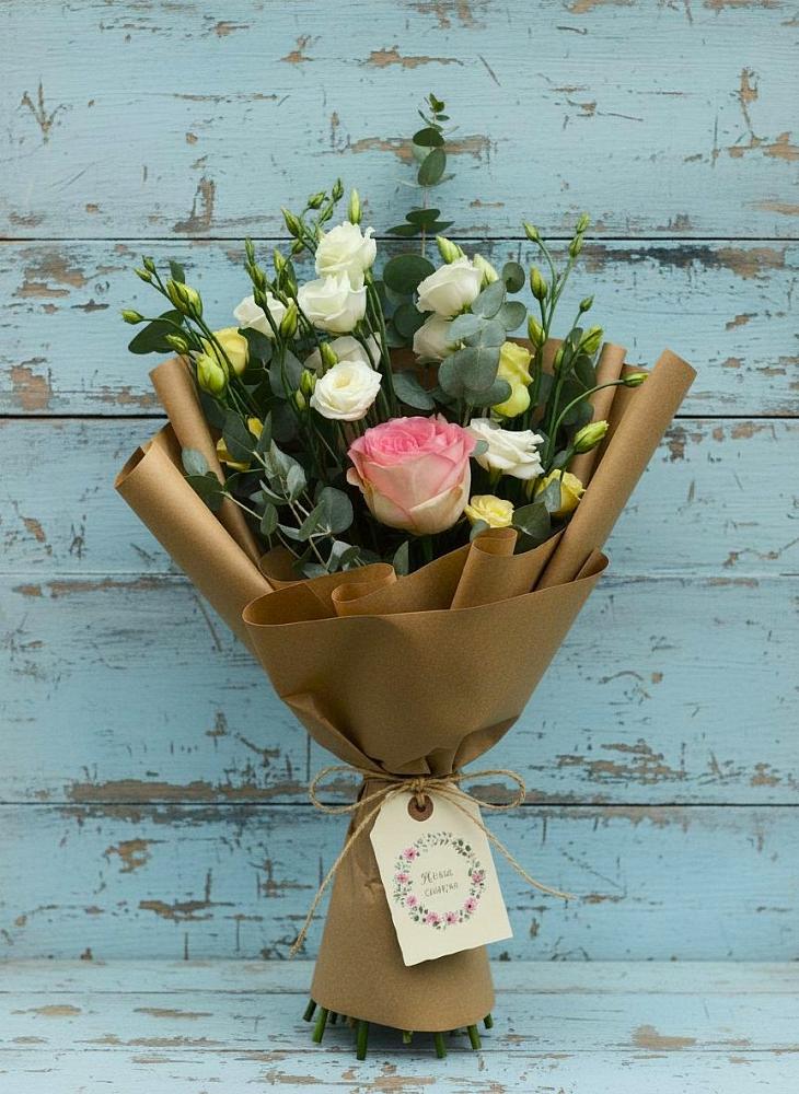 Букет цветов из: Розы и Лизиантусы в Зверево