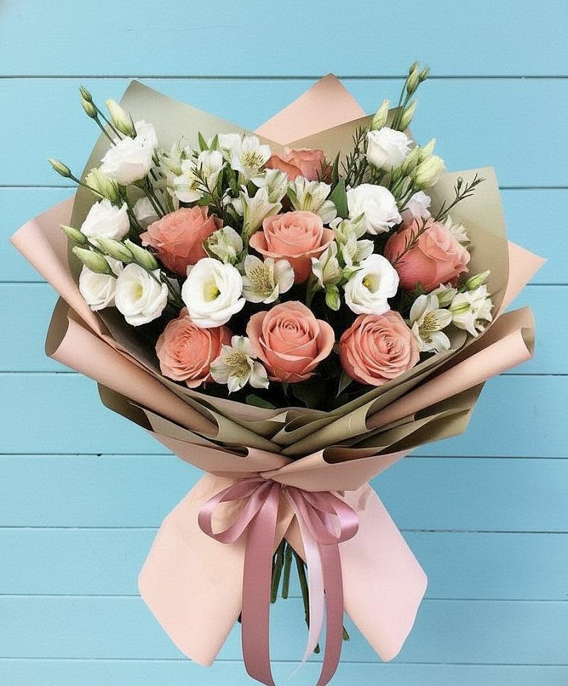 Букет цветов из: Розы, Альстромерии и Лизиантусы в Зверево