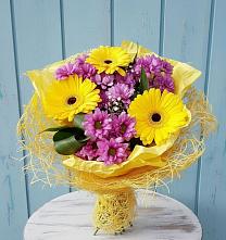 Букет цветов из:  Хризантемы и Герберы в Зверево