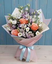 Букет цветов из:  Лизиантусы, Розы, Альстромерии и Гипсофила в Зверево