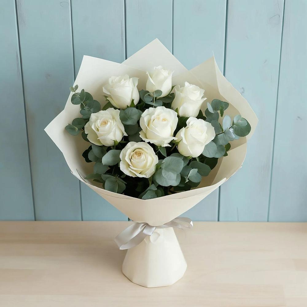 Букет Белые розы в Эвкалипте в Зверево