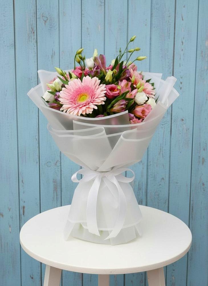 Букет цветов из: Герберы, Альстромерии и Лизиантусы в Зверево