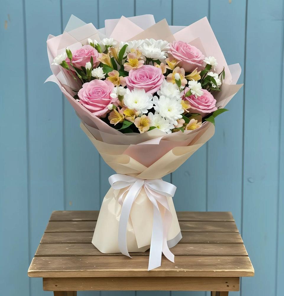 Букет цветов из: Гвоздики, Орхидеи и Розы в Зверево