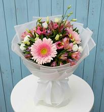 Букет цветов из:  Герберы, Альстромерии и Лизиантусы в Зверево