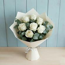 Букет Белые розы в Эвкалипте в Зверево