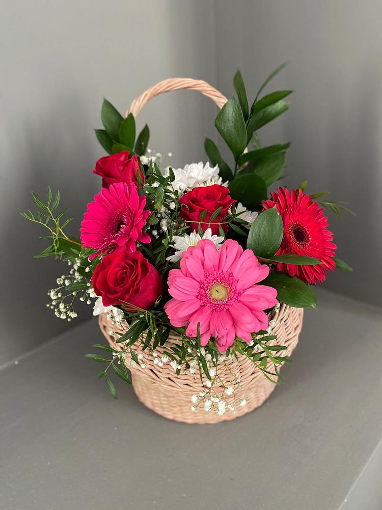 Цветочная композиция из Розы, Хризантемы и Герберы в корзине в Зверево