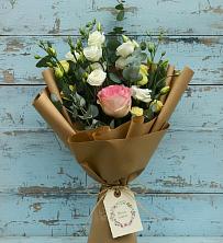 Букет цветов из:  Розы и Лизиантусы в Зверево