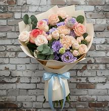 Букет цветов из:  Розы, Лизиантусы и Гвоздики в Зверево