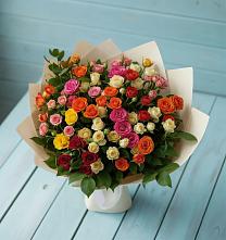 Букет Микс из разноцветных кустовых роз в Зверево
