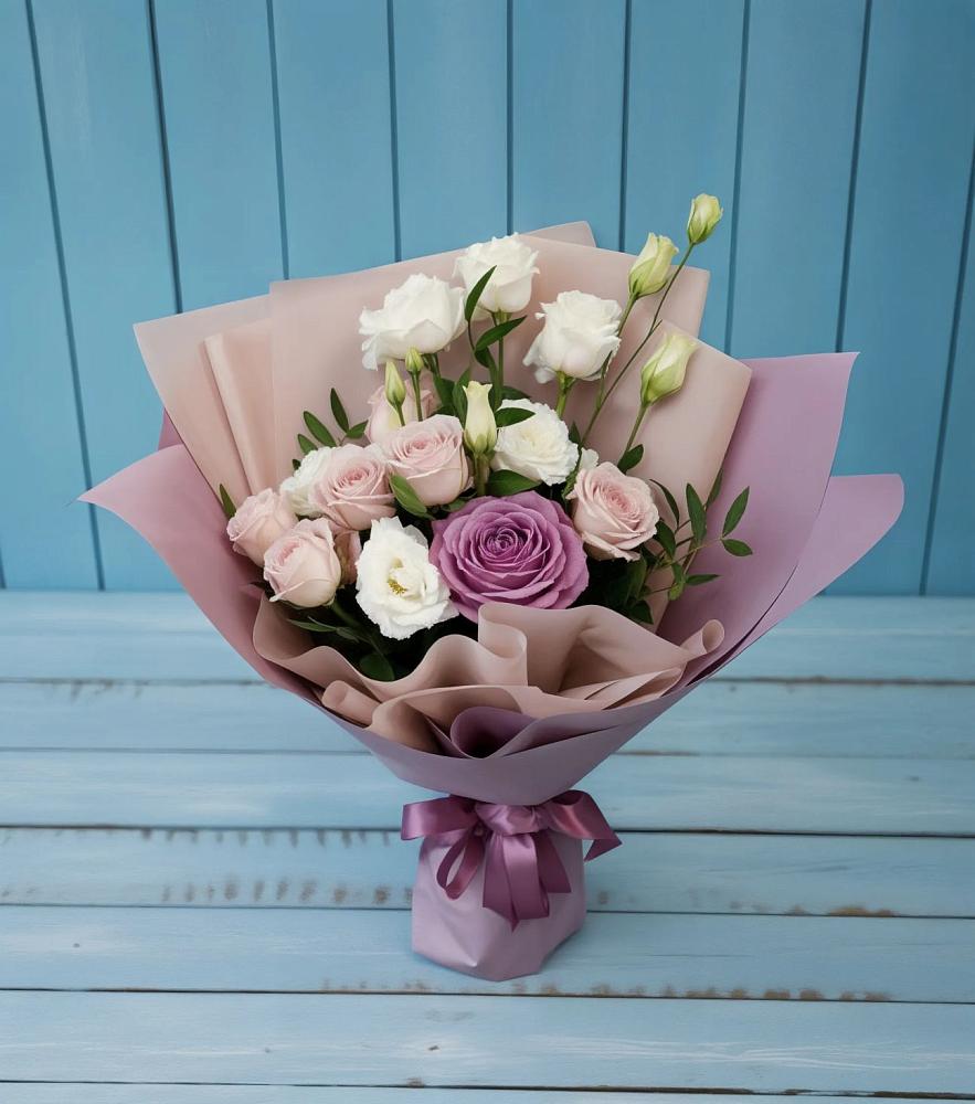 Букет цветов из: Розы и Лизиантусы в Зверево